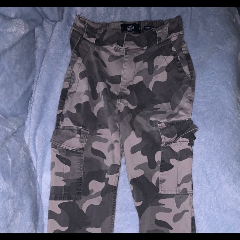 Gray camo ultra high-rise denim jogger.